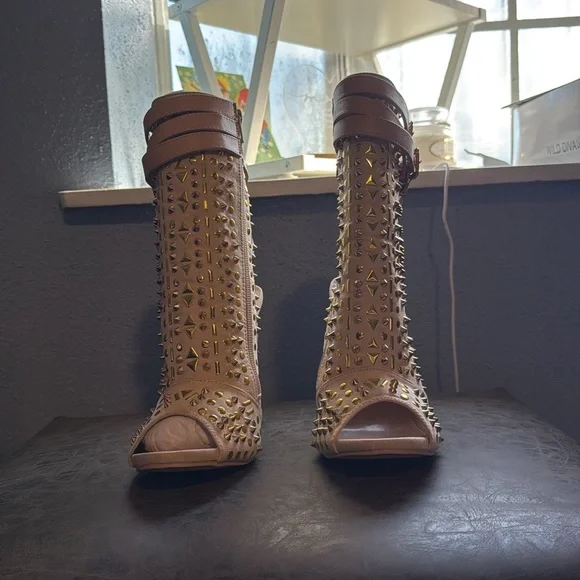 Shoe Republic LA Heels - Picture 2 of 8